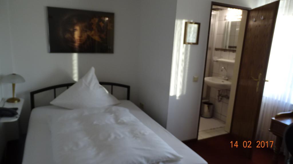 Bed & Breakfast Hotel Helga Hein Düsseldorf Dış mekan fotoğraf